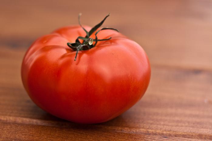 Η ντομάτα περιέχει ακόμα κάλιο, μαγγάνιο, βιταμίνη Α και C και δυνατή αντιοξειδωτική δράση. 