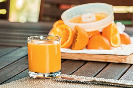 Ο χυμός πορτοκαλιού είναι πλούσιος σε βιταμίνη C. 