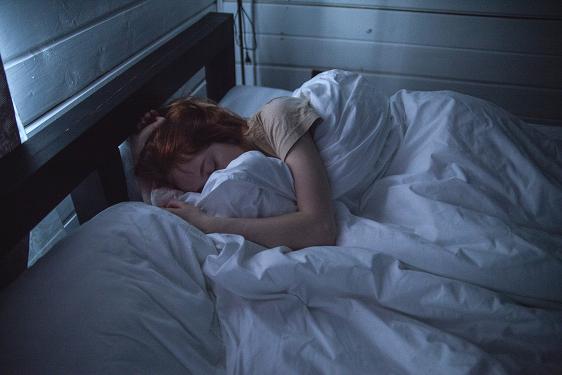 Το άτομο που πάσχει από διαταραχές ύπνου κάθε μέρα ξυπνάει κουρασμένο. 