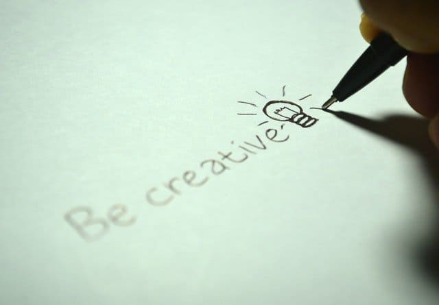Η δημιουργικότητα αναφέρεται στο φαινόμενο κατά το οποίο ένα άτομο δημιουργεί κάτι νέο, το οποίο έχει μια αξία.