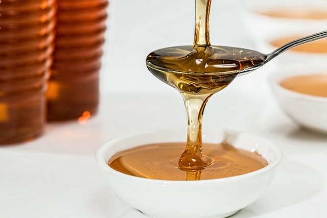 Το μέλι περιέχει ιχνοστοιχεία, βιταμίνες, μέταλλα, καθώς και πληθώρα ωφέλιμων αντιοξειδωτικών.