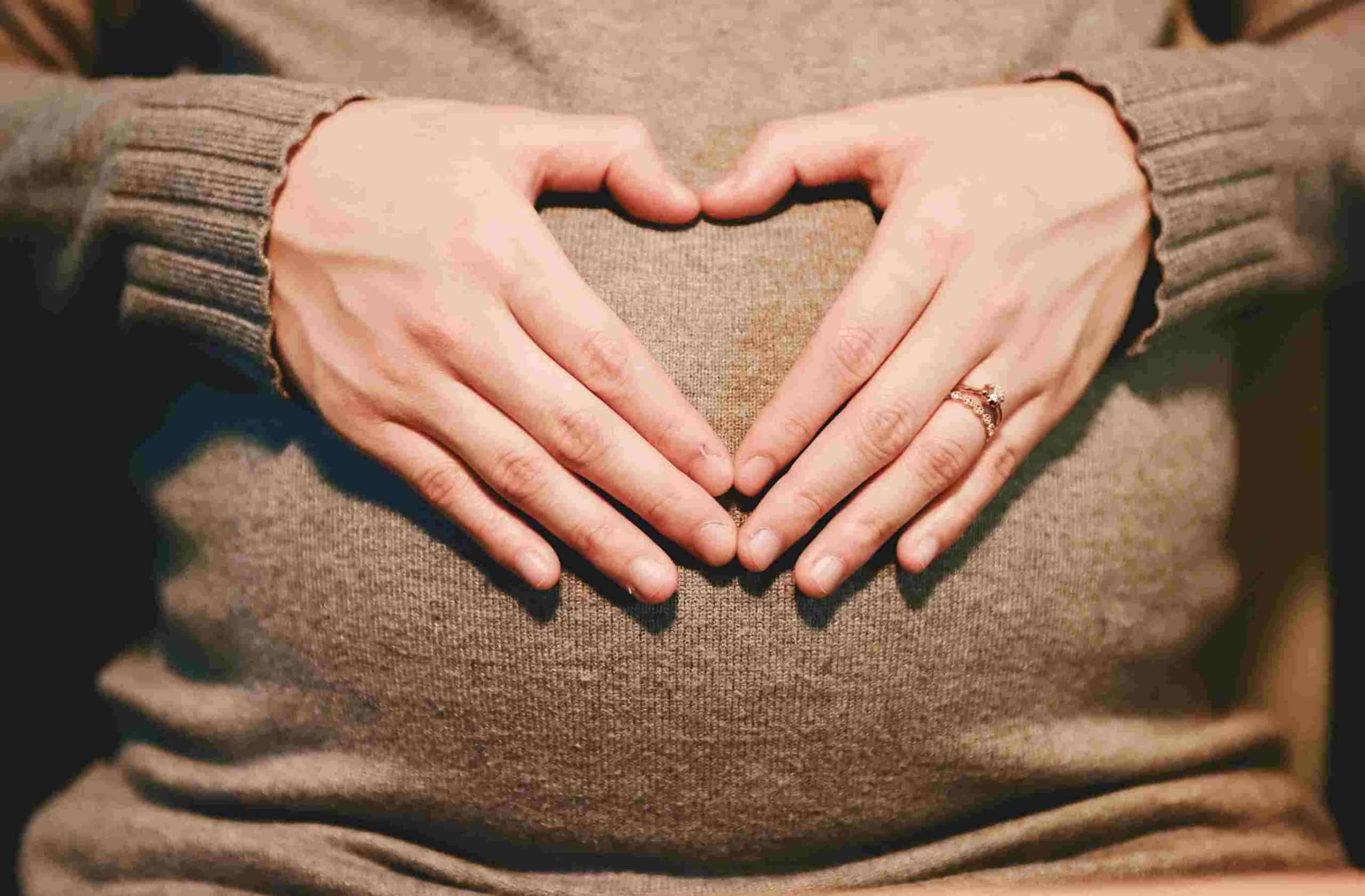 Τα μωρά που γεννιούνται από υπέρβαρες γυναίκες είναι πιο πιθανό να έρθουν στη ζωή πρόωρα.