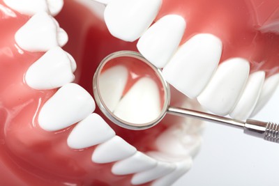 Η περιοδοντική νόσος, ως προχωρημένη μορφή της ουλίτιδας, είναι μια από τις πιο συνηθισμένες απειλές των δοντιών σας.