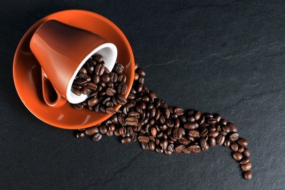 Ο αγαπημένος καφές προσφέρει ενέργεια και άλλα πολυάριθμα οφέλη για την υγεία λόγω της περιεκτικότητάς του σε αντιοξειδωτικές ουσίες, λειτουργώντας ταυτόχρονα ως ασπίδα απέναντι στον καρκίνο.