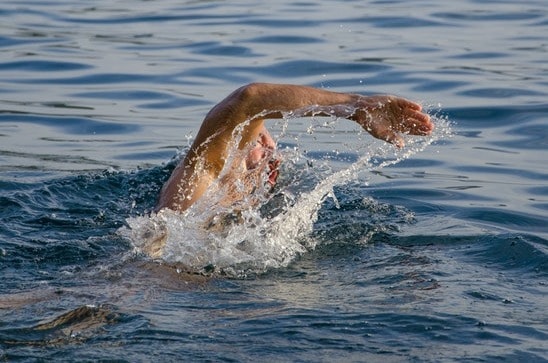 Η κολύμβηση θα σας κάνει πιο υγιείς, ειδικά αν κολυμπάτε συχνά και τελειοποιείτε την τεχνική σας.