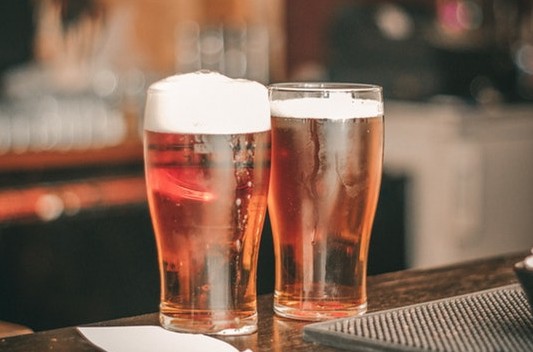 Η αυξημένη κατανάλωση μπύρας έχει συσχετιστεί, στο πλαίσιο βρετανικής μελέτης, με τις αυξημένες πιθανότητες εκδήλωσης οστεοαρθρίτιδας στο ισχίο ή το γόνατο.