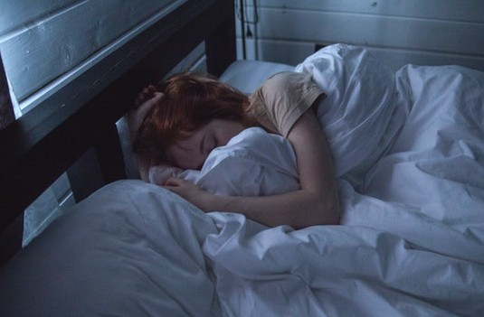 Ένας από τους παράγοντες που οδηγούν σε μη καλή ποιότητα ύπνου και τον διαταράσσουν είναι και η διατροφή.