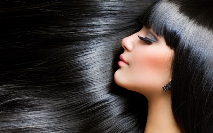 Τα μαλλιά που έχουν υποστεί χημική επεξεργασία γίνονται πορώδη, με αποτέλεσμα να απομακρύνεται η βαφή και η υγρασία.