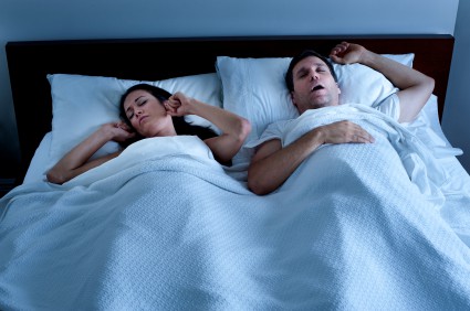 Τα Ζευγάρια που Κοιμούνται στο Ίδιο Κρεβάτι Συγχρονίζουν τις Συνήθειες του Ύπνου τους.