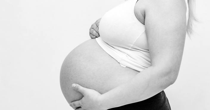 Ως πρώτες ημέρες της εγκυμοσύνης θεωρούνται οι ημέρες από τη λήξη της περιόδου μέχρι και την ωορρηξία.