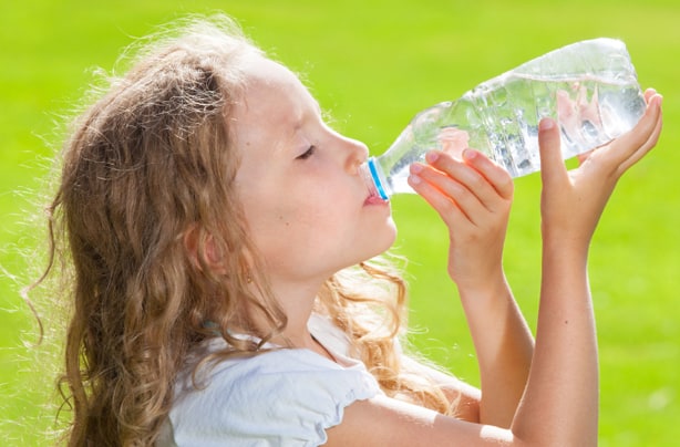 Οι περισσότεροι άνθρωποι πίνουν λιγότερο νερό από αυτό που χρειάζεται ο οργανισμός τους.
