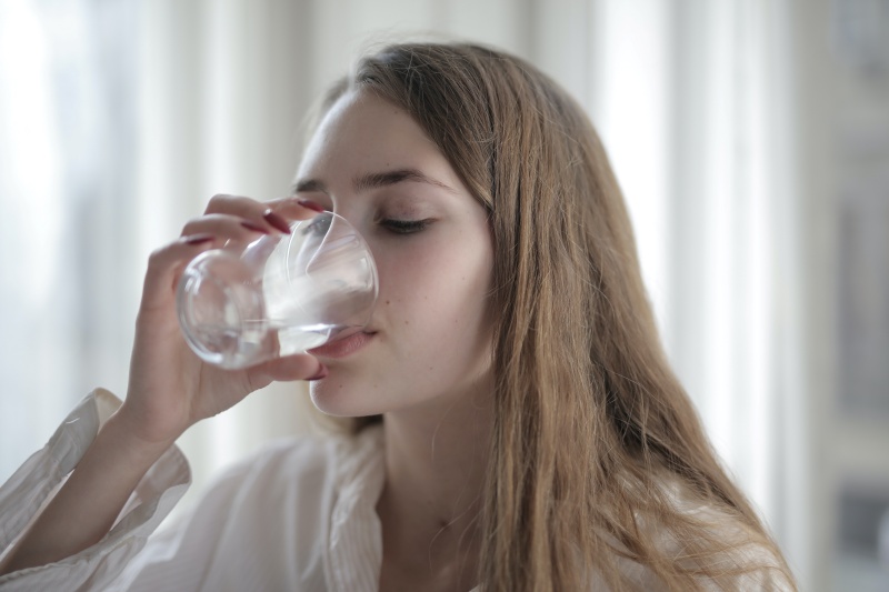 Οι λόγοι που πρέπει να πίνετε περισσότερο νερό