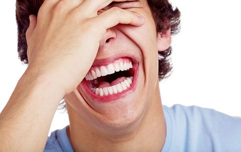 8 Καλοί Λόγοι Υγείας για να Γελάτε