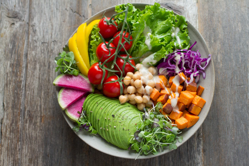Μια καλή επιλογή είναι να γεμίσετε το μισό πιάτο σας σε κάθε γεύμα με μη αμυλούχα λαχανικά.
