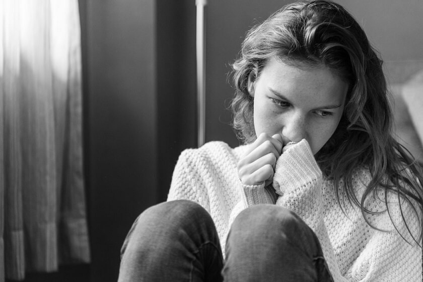 Η κατάθλιψη από την άλλη είναι μία αρκετά σοβαρή ψυχική νόσος που μπορεί να πάρει χρόνια μορφή και να έχει καταστροφικές συνέπειες για τον πάσχοντα.