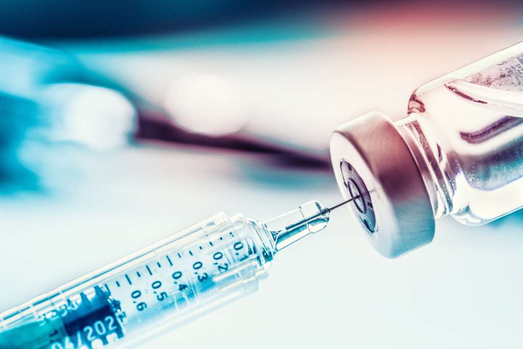 Το αντιγριπικό εμβόλιο πρέπει να χορηγείται έγκαιρα και πριν την έναρξη της συνήθους περιόδου εμφάνισης της έξαρσης των κρουσμάτων γρίπης, δεδομένου ότι απαιτούνται περίπου δύο εβδομάδες για την επίτευξη ανοσολογικής απάντησης.