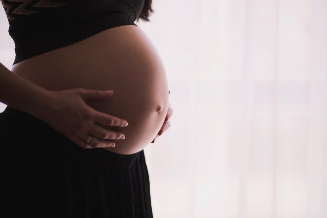 Κάποιες εγκυμονούσες είναι τυχερές και η επιδερμίδα τους, την περίοδο της εγκυμοσύνης, λάμπει πιο πολύ από ποτέ.