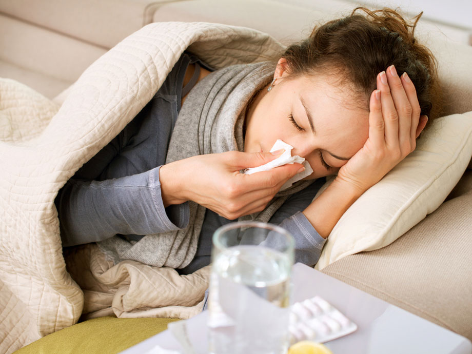 Γρίπη: Πώς να Ανακουφίσετε Έναν Ξηρό Βήχα