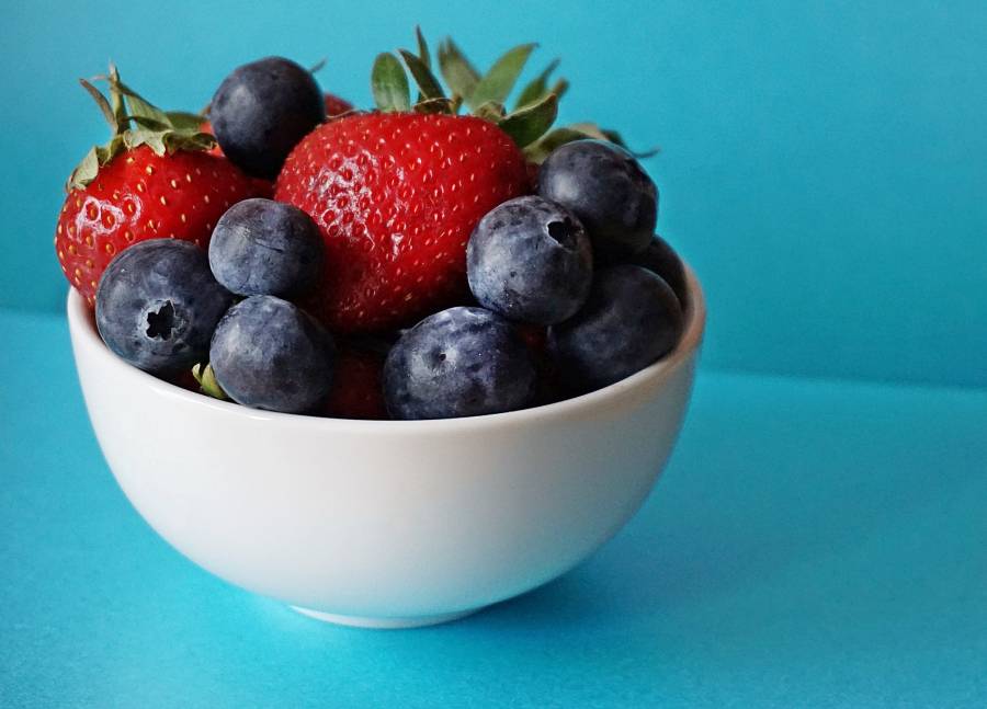 Αν και όλα τα κόκκινα φρούτα περιέχουν υψηλά επίπεδα αντιοξειδωτικών, βιταμινών και φυτικών ινών, τα μύρτιλλα είναι από τα πιο ευεργετικά για όσους πάσχουν από διαβήτη τύπου 2.