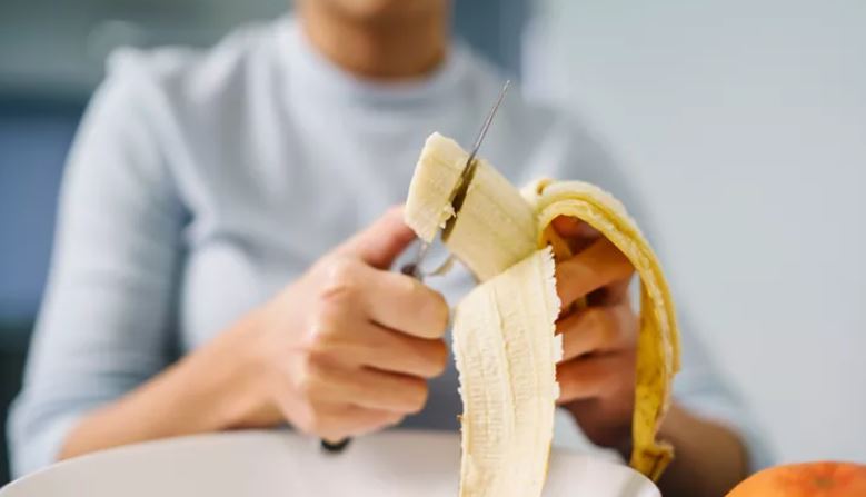 Φρούτα όπως μπανάνες, μούρα, χουρμάδες, μήλα, ακτινίδια και γκρέιπφρουτ είναι όλα καλές επιλογές για κατανάλωση μετά τη γυμναστική.
