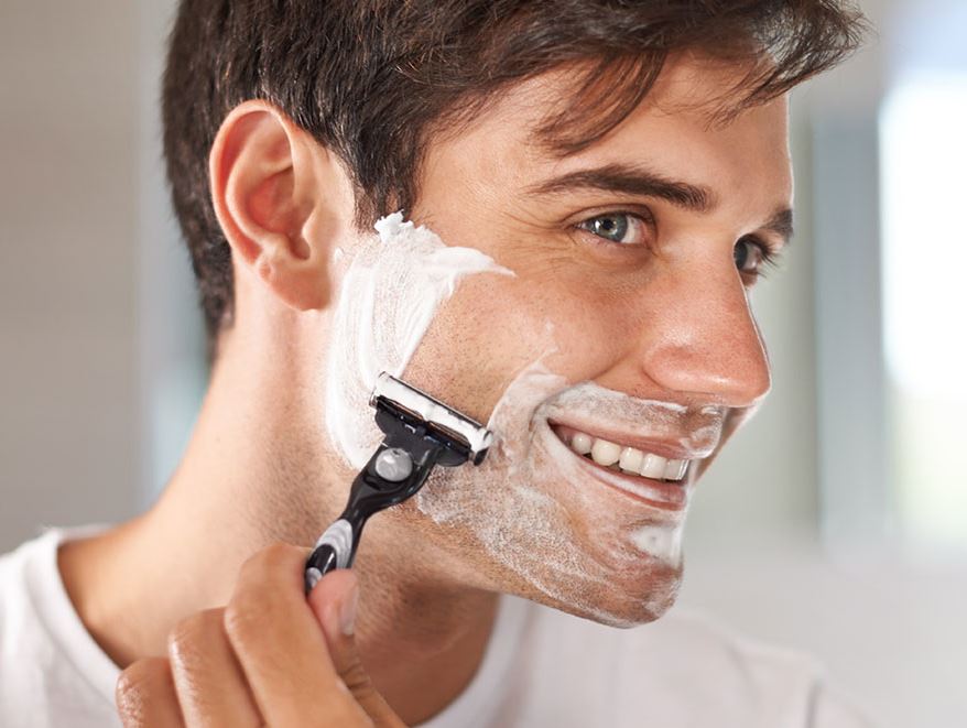 Το aftershave είναι ένα προϊόν που έχει σχεδιαστεί για να εφαρμόζεται στο δέρμα αμέσως μετά το ξύρισμα.