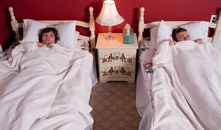 Πολλά ζευγάρια επιθυμούν να κοιμούνται στο ίδιο κρεβάτι, αλλά μερικές φορές οι άνθρωποι προτιμούν να κοιμηθούν μόνοι τους.